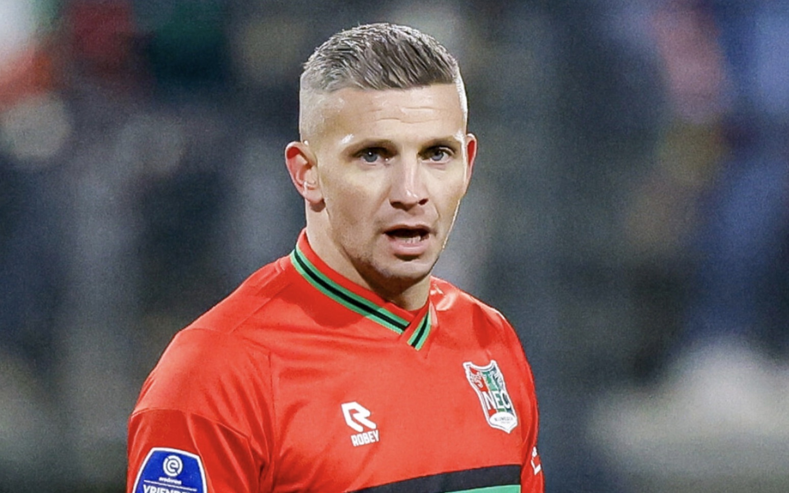 [CBA]于德豪不看人传球 齐麟起飞单手劈扣.