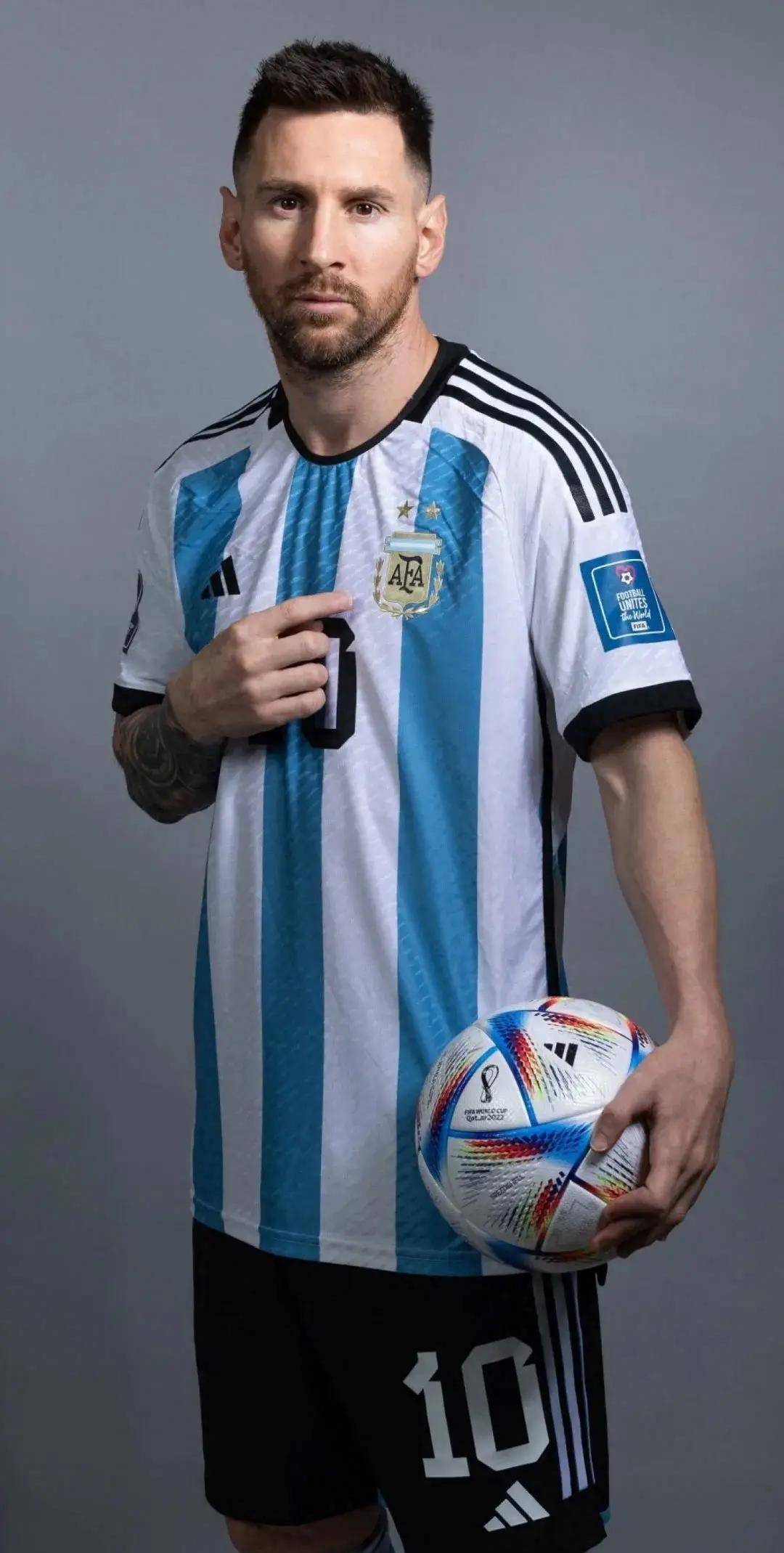 举足轻重的 举足轻重的